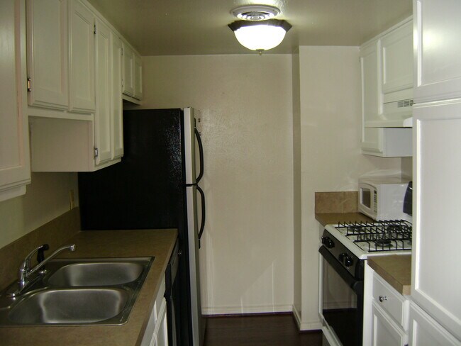 Building Photo - 15914 Stillwood St
