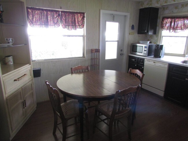 Building Photo - 464 Sunset Cir S