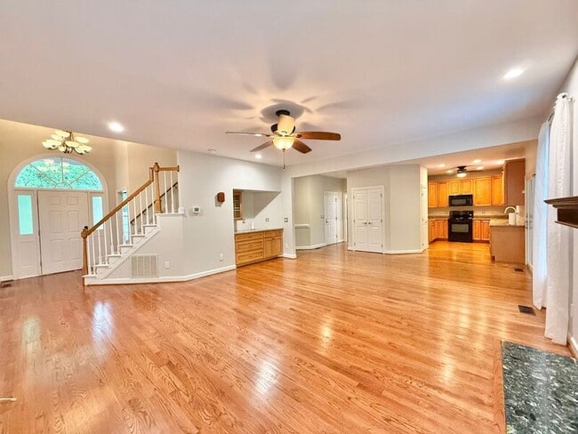 Foto del edificio - 9412 Springdale Dr