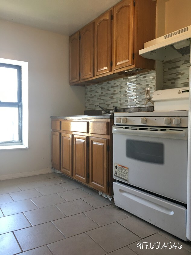 Primary Photo - 320 Throop Ave