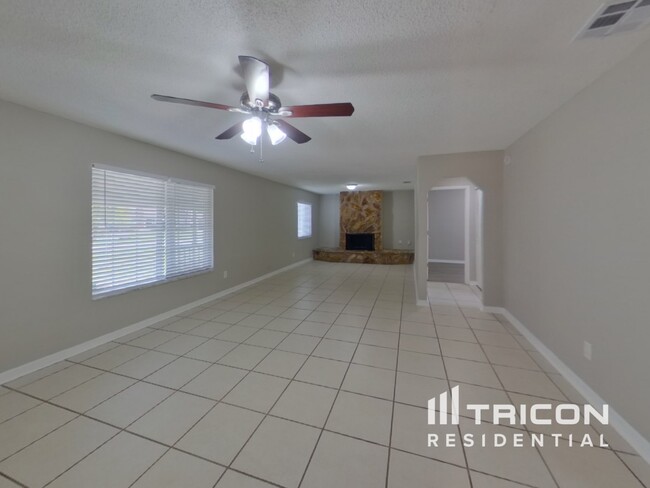 Building Photo - 1587 Ohara Street Deltona FL