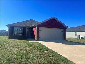 Building Photo - 820 S Parrot Ln