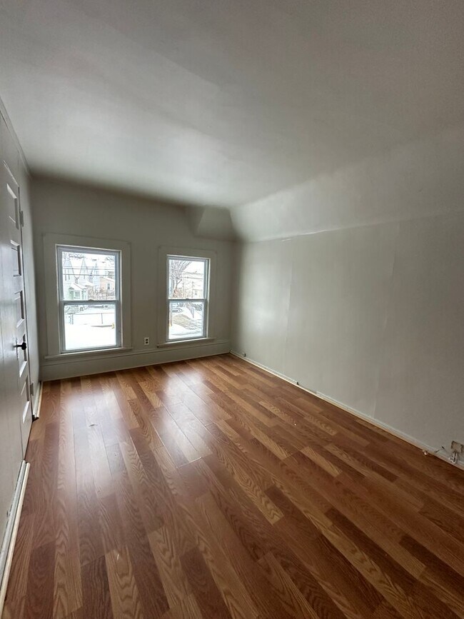 Building Photo - Brooklyn 4-Bed Single-Family - Available Now