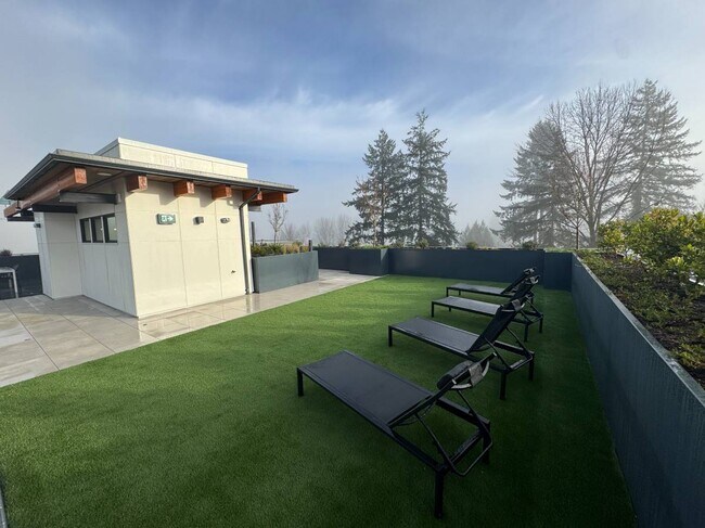 Building Photo - 125 Albert St