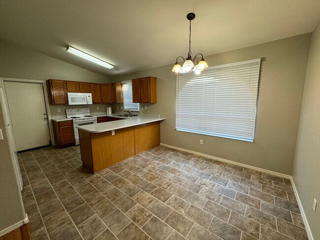 Foto del edificio - 3 Bedroom - 2 Bath - 1395 Sq. Ft. Home in ...