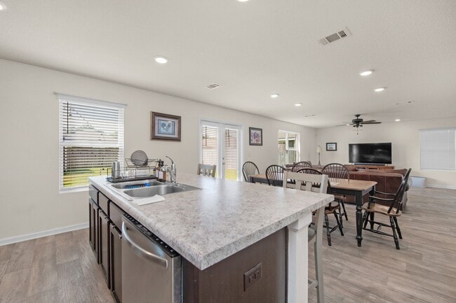 Building Photo - Milton Gem: 4BR/2.5BA, 2,200 Sq Ft, Fenced...