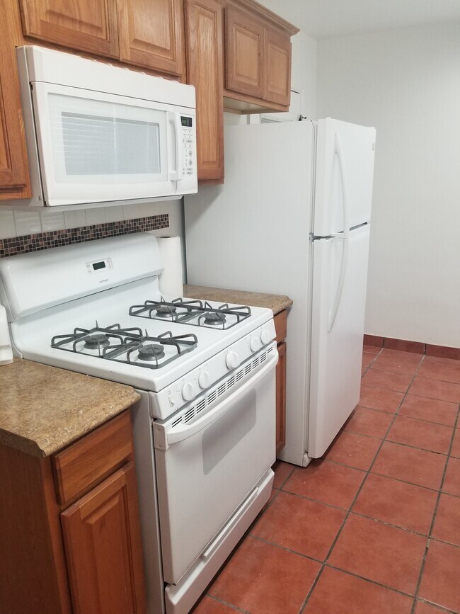 Building Photo - 4720 El Portal Dr