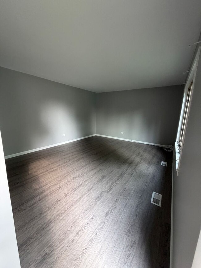 Building Photo - 1811 Hazelwood Dr