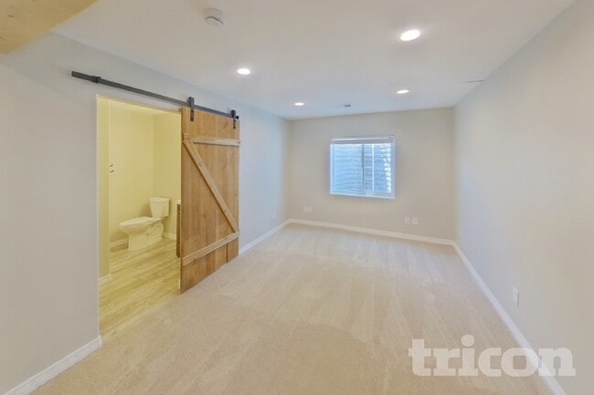 Building Photo - 6227 San Mateo Dr