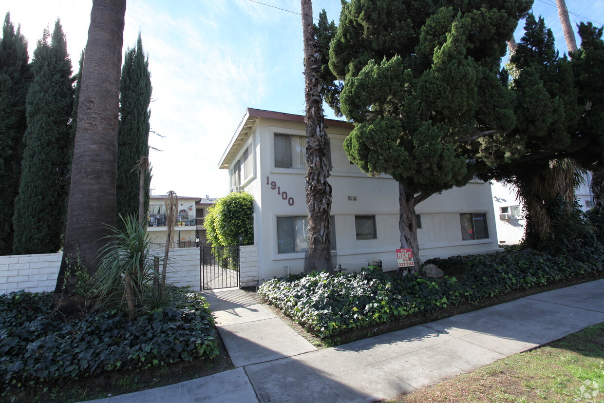 Foto del edificio - 19100 Sherman Way