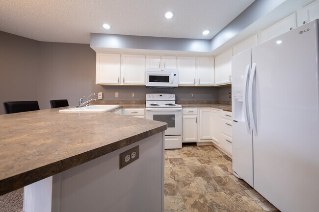 Foto del edificio - 800 Bradbury Cir