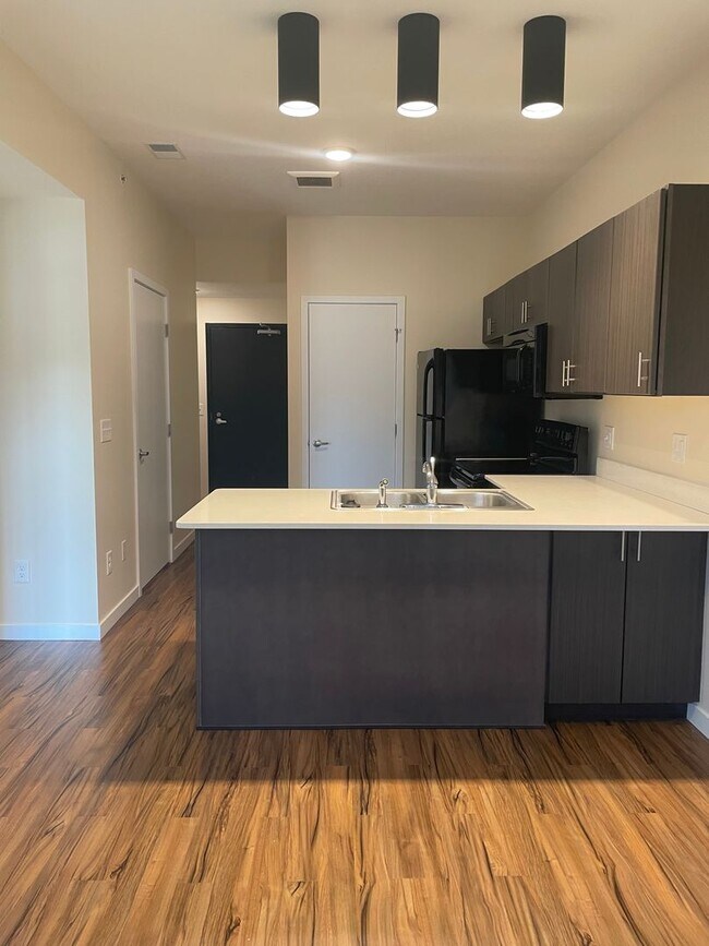 Foto del edificio - Eastown One Bedroom - Close to Downtown!