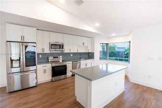 Building Photo - 9124 SW 156th Ct