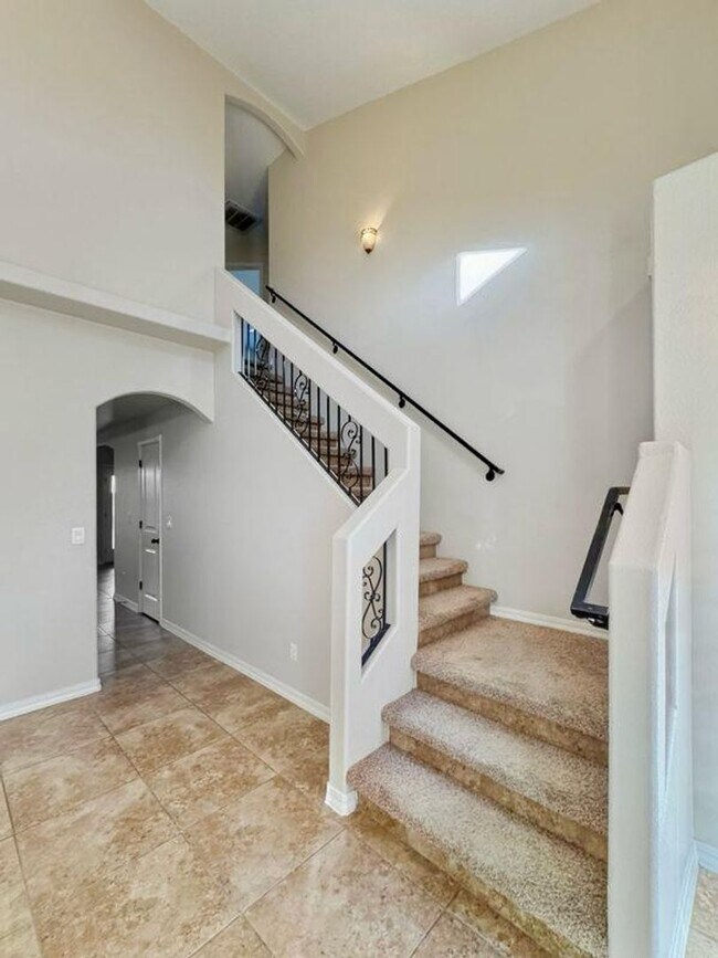 Building Photo - Beautifully crafted 3 bedroom, 2.5 bathroom home in East El Paso