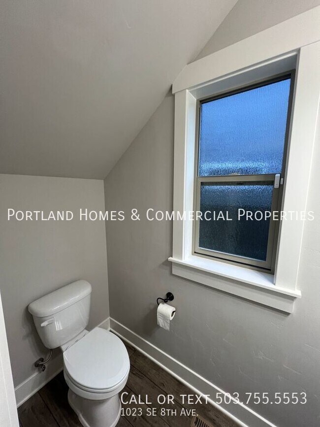 Building Photo - Large and Beautiful 3 Bedroom Home