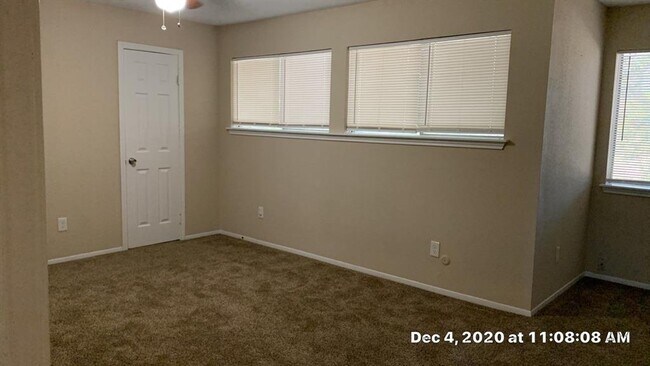 Foto del edificio - 4431 Terrace Manor Dr