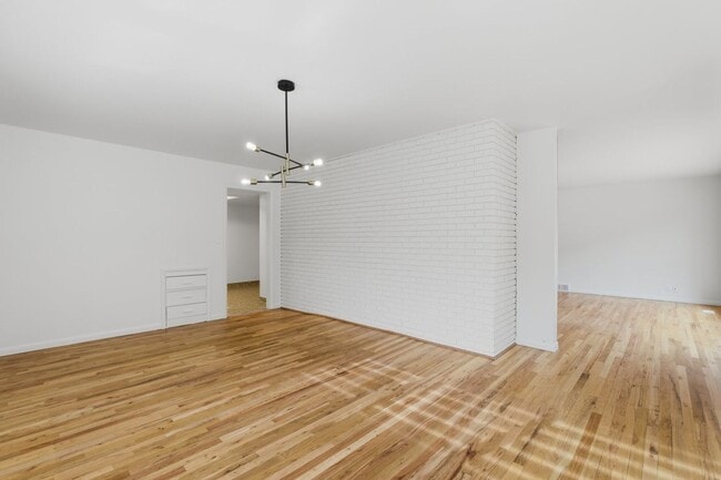 Building Photo - Spacious 4 Bed, 3 Bath Home Near Weber State