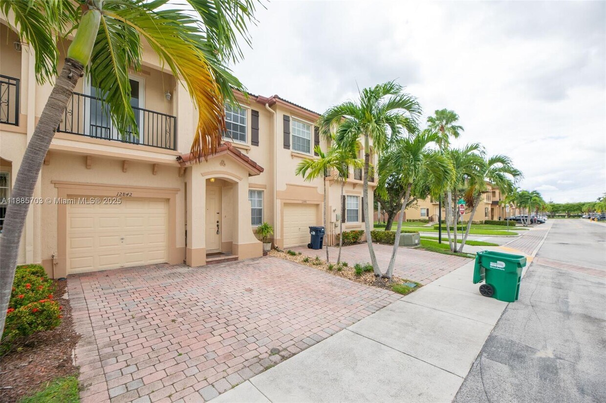 Foto principal - 12842 SW 135th St