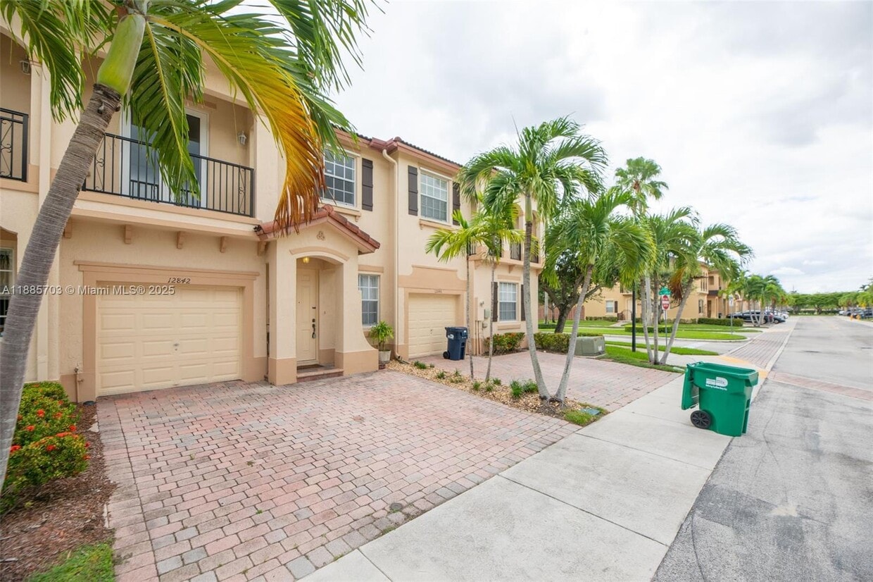 Primary Photo - 12842 SW 135th St