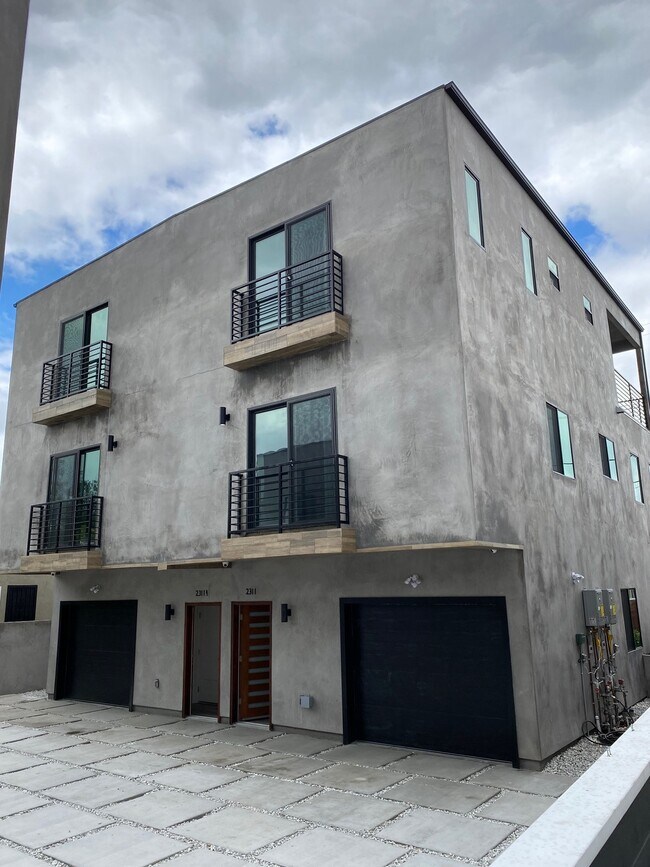 Building Photo - 2311 South West View Street, Unit TH