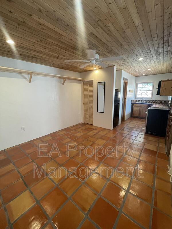Building Photo - 801 1/2 Princeton Dr SE