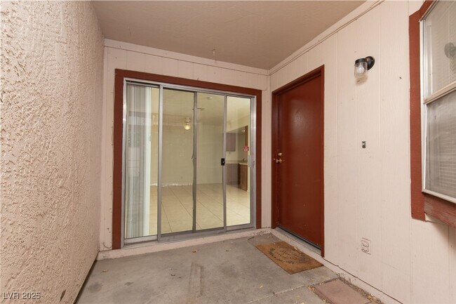 Foto del edificio - 465 N Lamb Blvd