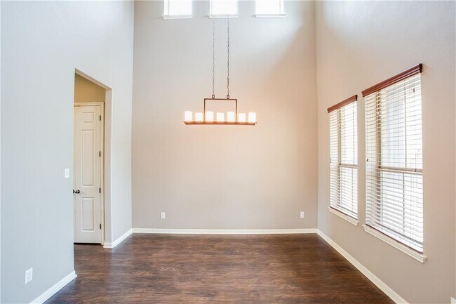 Building Photo - 308 Entrada Way
