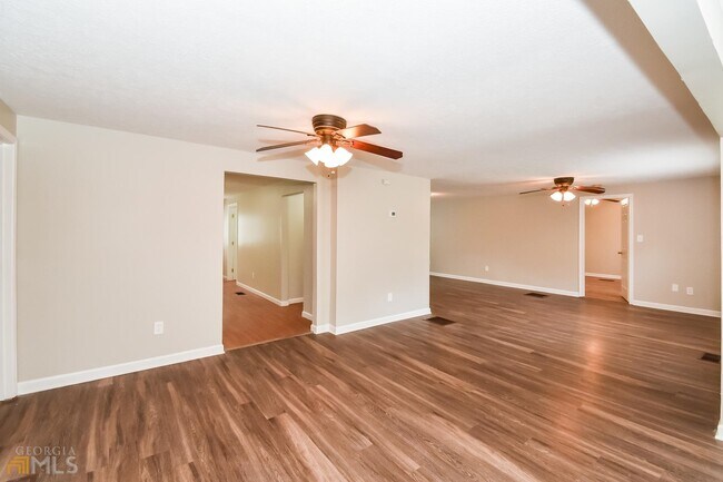 Building Photo - 2845 Mann Rd