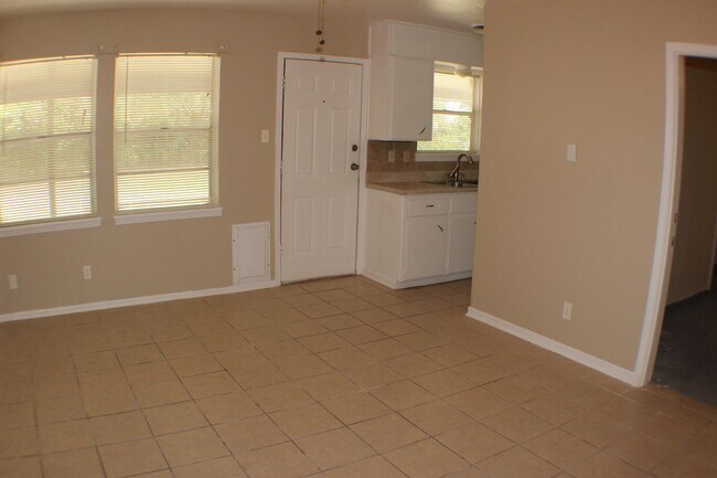 Building Photo - 1209 Santa Rosa Dr