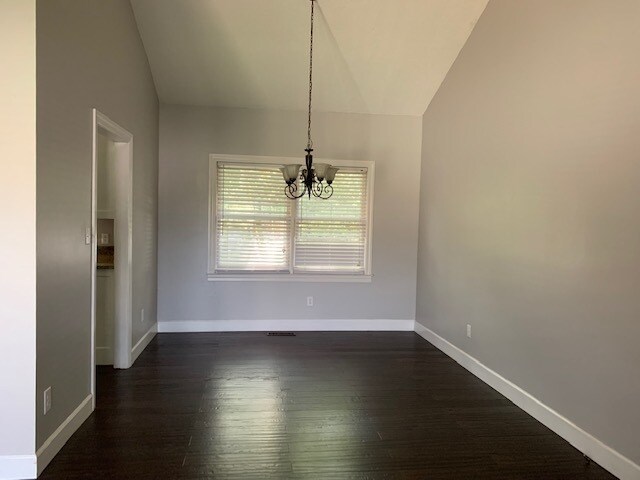 Foto del edificio - Nice Three Bedroom Brick Home in Quiet Nei...