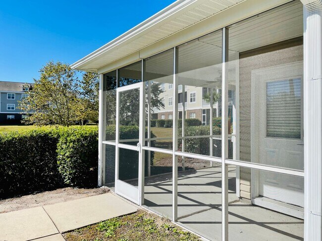 Foto del edificio - SPACIOUS 3bed/2.5bath TOWNHOME w/1st floor...