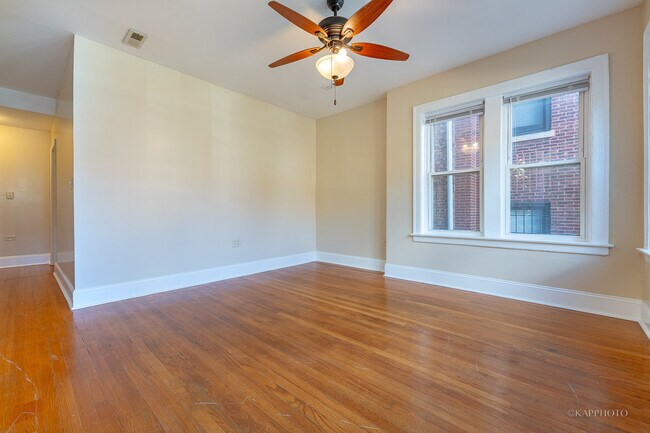 Foto del edificio - 6819 S Ridgeland Ave