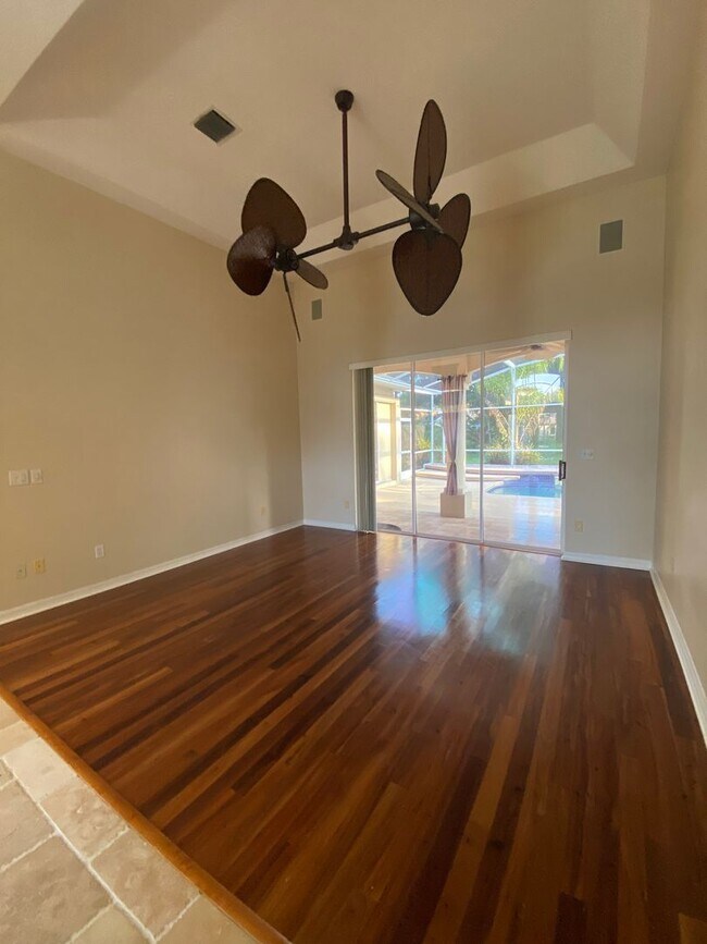 Foto del edificio - Stunning 3 Bed, 3 Bath Pool Home + Den in ...