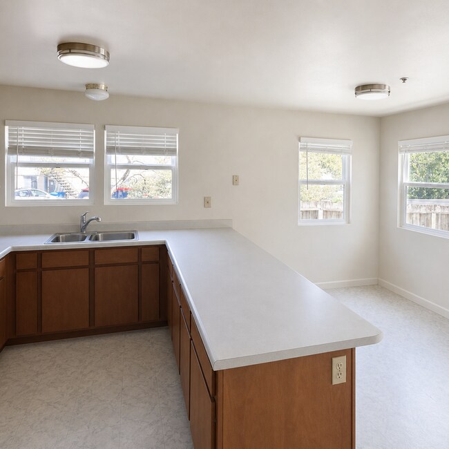 Foto del edificio - 3 bed/1.5 bath townhouse in Cotati