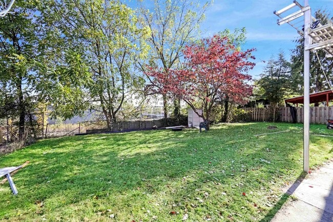 Foto del edificio - 230 Princeton Ave