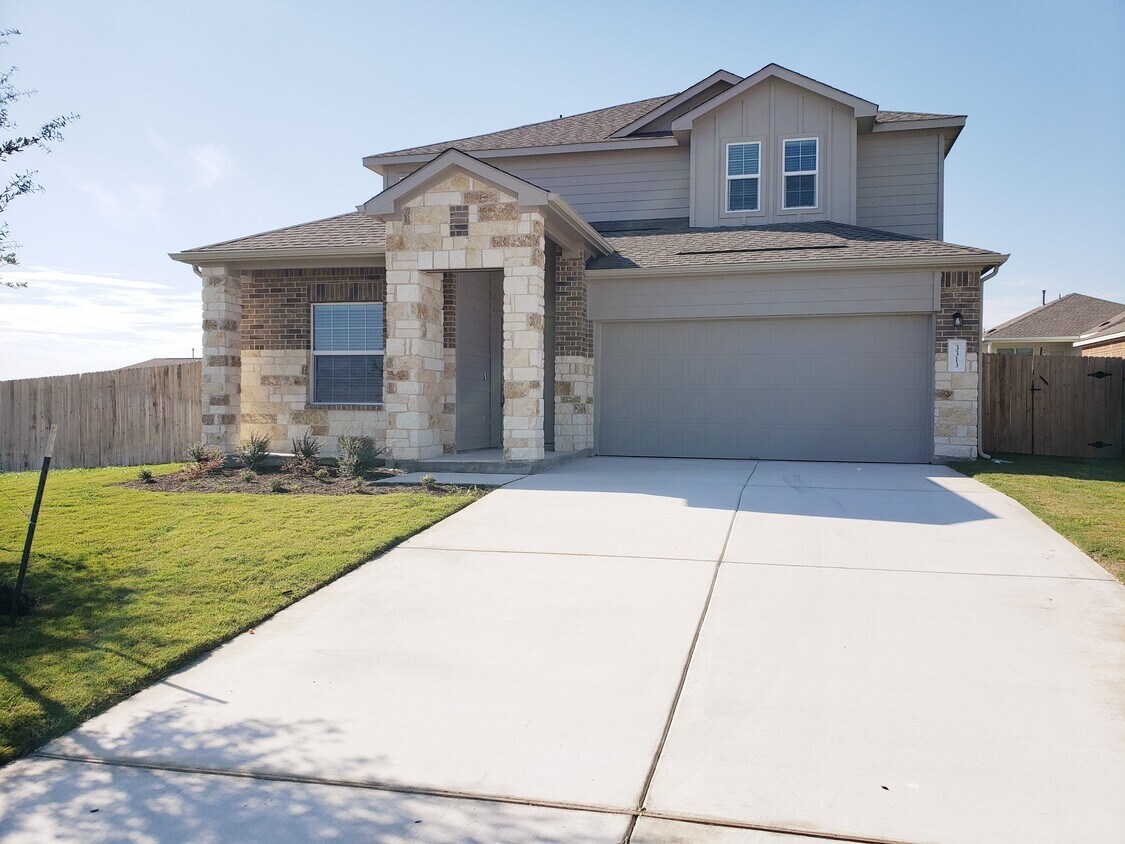 Foto principal - 3313 Dusted Daisey St