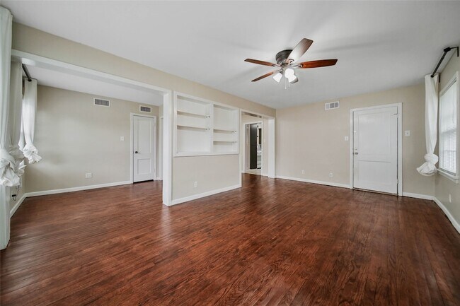 Photo - 4505 Larch Lane Unit Apartment