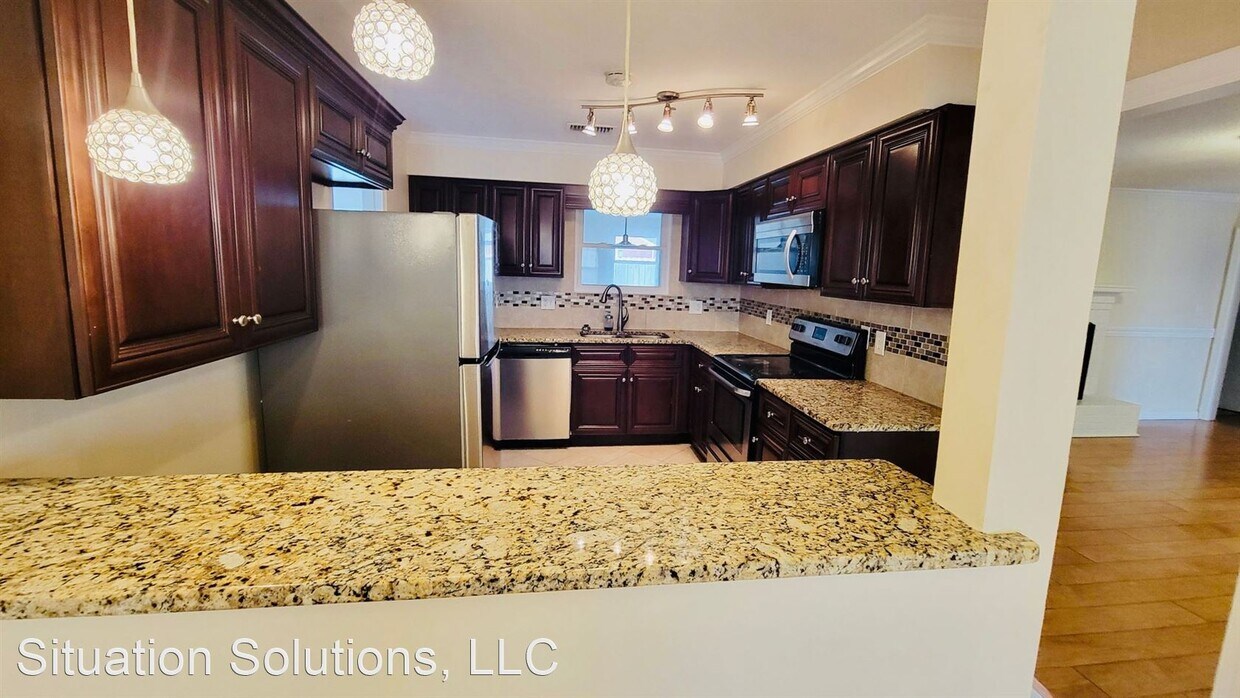 Foto principal - 3 br, 2 bath House - 1017 Tradewinds Road,