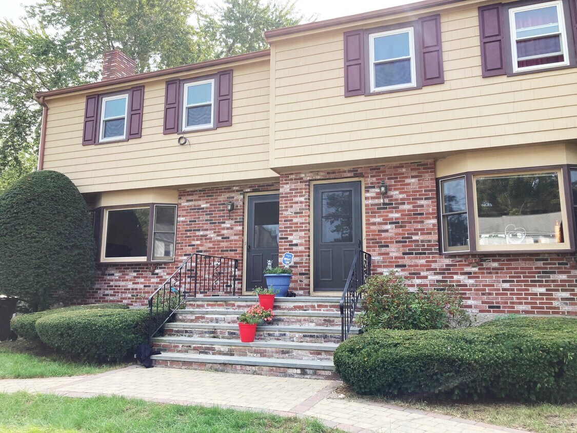 18 Wiggin Ave, Dedham, MA 02026 Townhome Rentals in Dedham MA