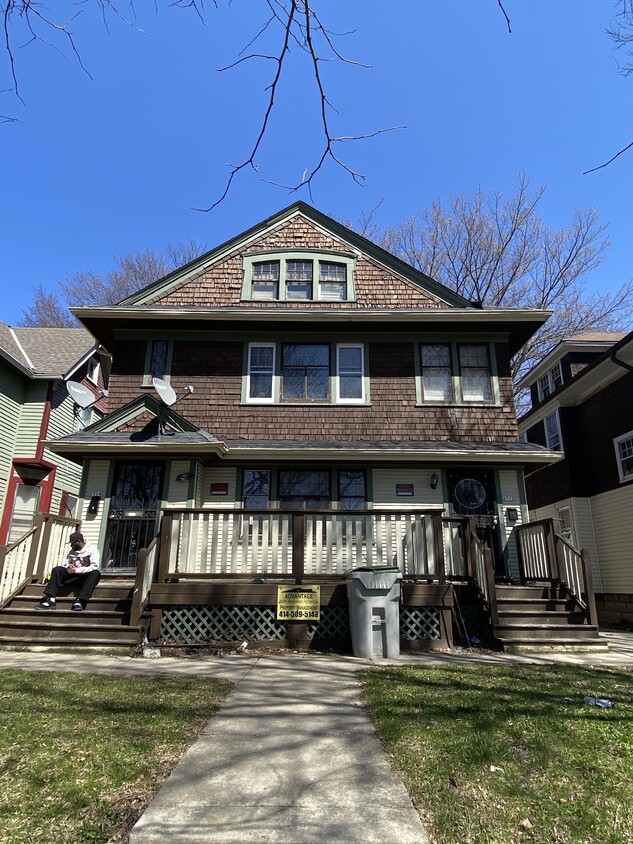 2712 N 41st St, Milwaukee, WI 53210 Townhouse for Rent in Milwaukee