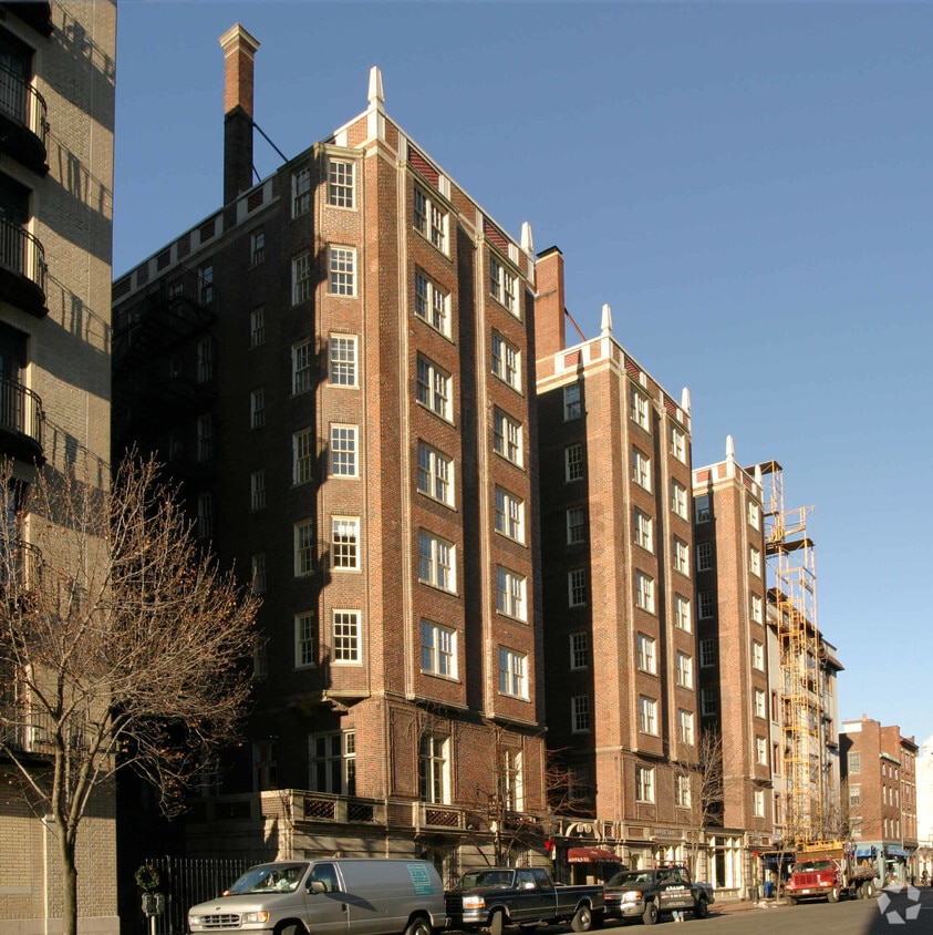 Primary Photo - Lincolnshire Residences