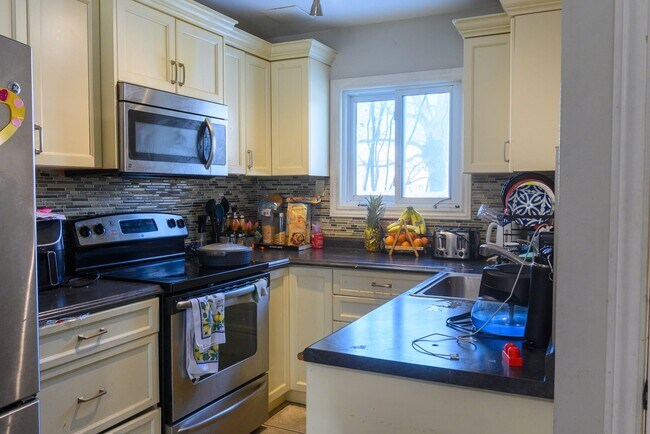 Building Photo - FOR RENT : 74 -1775 Culver Modern 3 Bedroo...