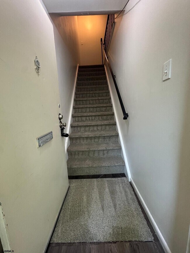 Foto del edificio - 703 Camelback Ct