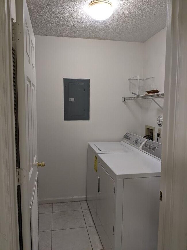 Foto del edificio - 5760 Coach House Cir