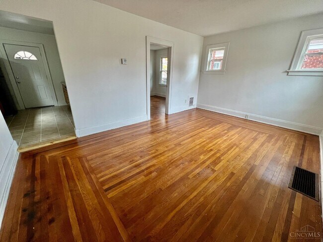 Building Photo - 5803 Saranac Ave