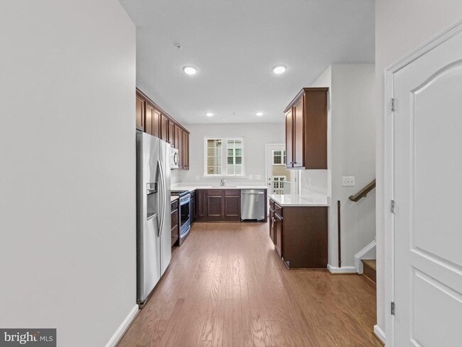 Foto del edificio - 2570 Debert Cir