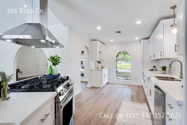 Building Photo - 306 Kees Cir