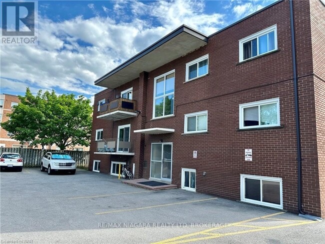 Building Photo - 286 Vine St