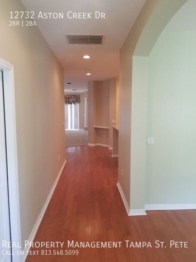 Building Photo - Lovely home. 55+