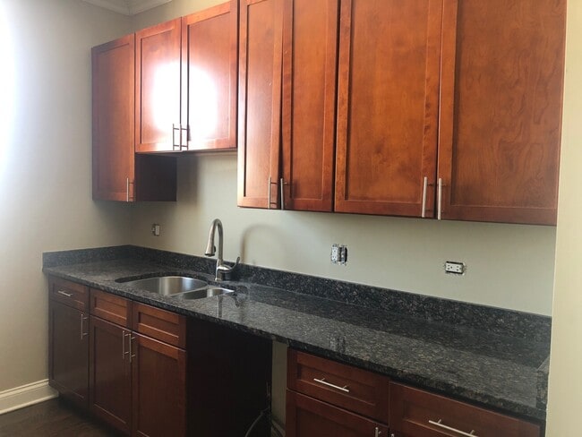 Building Photo - 4300 N Kedzie Ave